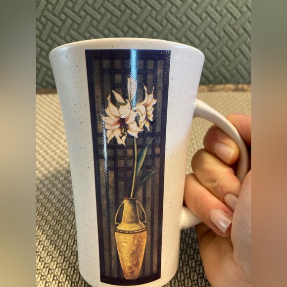 Set of 2 Tall Rustic Tea/Coffee Mugs With Coloured Rims - Picture 3 of 5